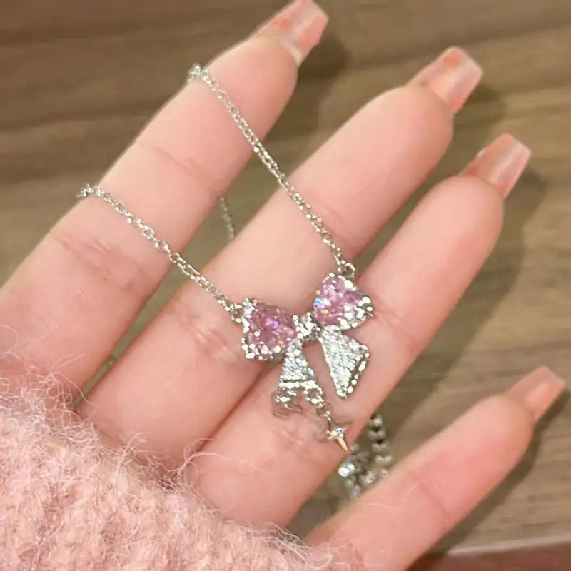 Colar com pingente de cruz de zircão rosa com novo design